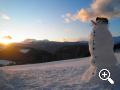 Paesaggio invernale con pupazzo di neve